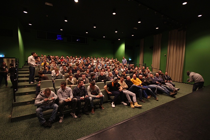 BAM, laat die film maar komen.