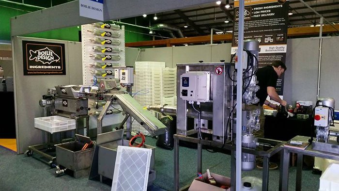 Hier is BoilieDesign bekend mee geworden: de productie van hoogwaardige machines om boilies mee te produceren.