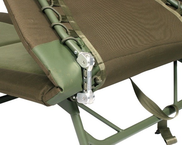 Trakker-Levelite-Bedchair-scharnier