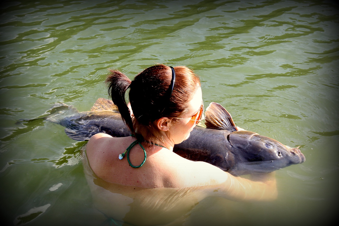 Een mooi moment tijdens onze laatste vakantie samen. 19 weken zwanger en helemaal zelfstandig een mooie vis vangen. Super trots op de toekomstige moeder van mijn dochter.