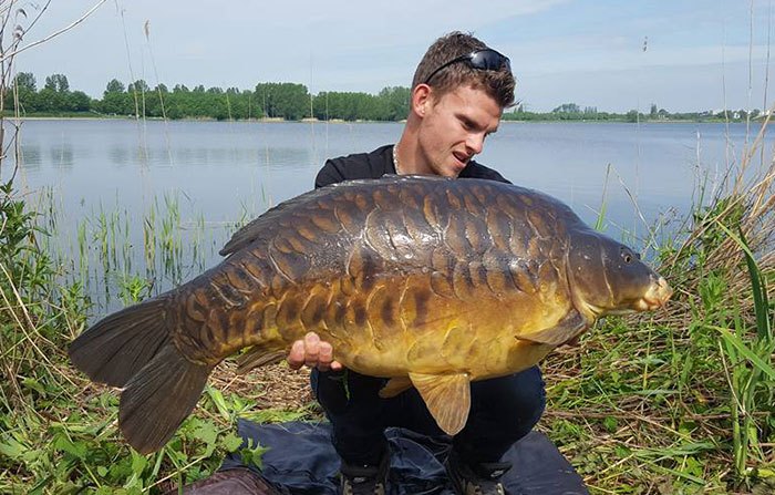 De vangst van de volschub van meer dan 20 kg deed de stoppen bij twee andere vissers doorslaan!