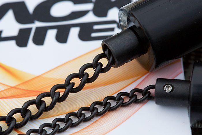 korda-black-and-white-hangers-1