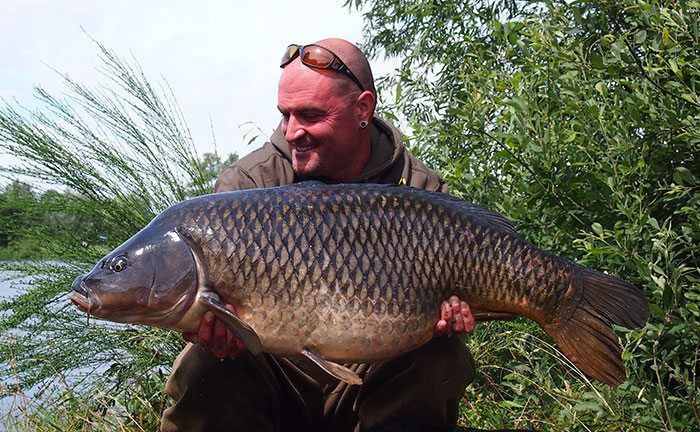 Een 20 kg karper voor Ignace op de nieuwe Solar bol.