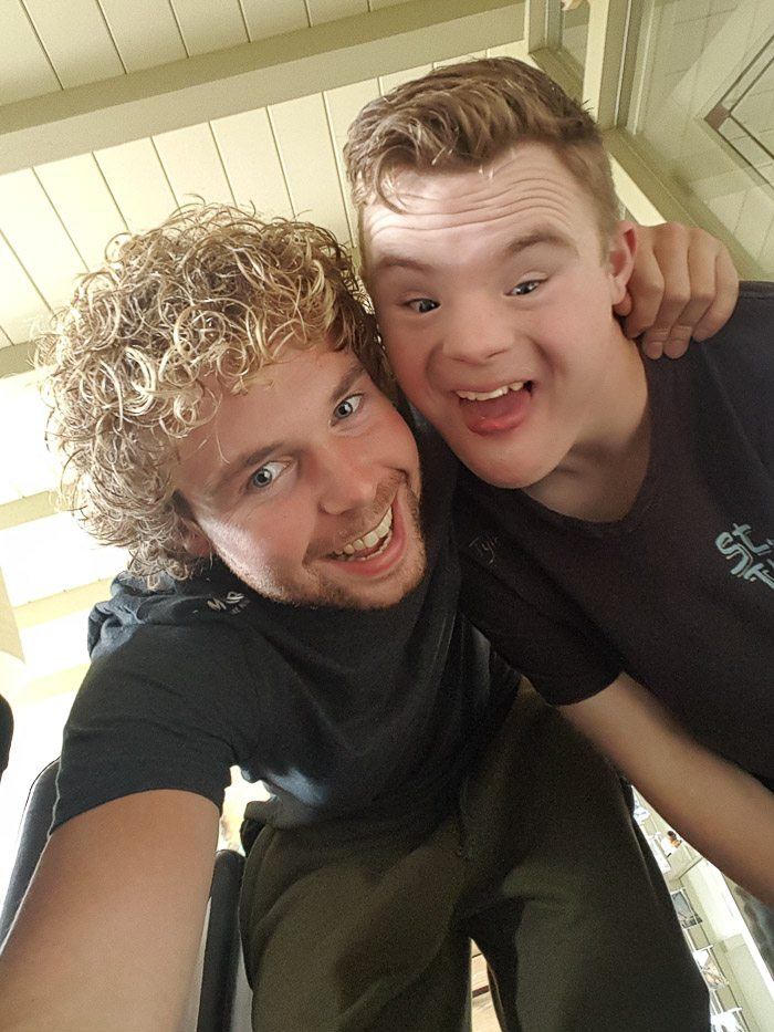 Maar eenmaal thuis is Sjors weer helemaal vrolijk!