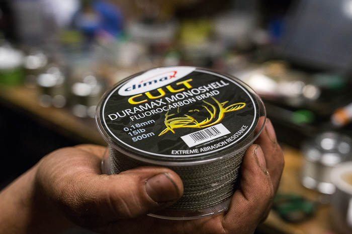 De voordelen van gevlochten en fluorocarbon gecombineerd in