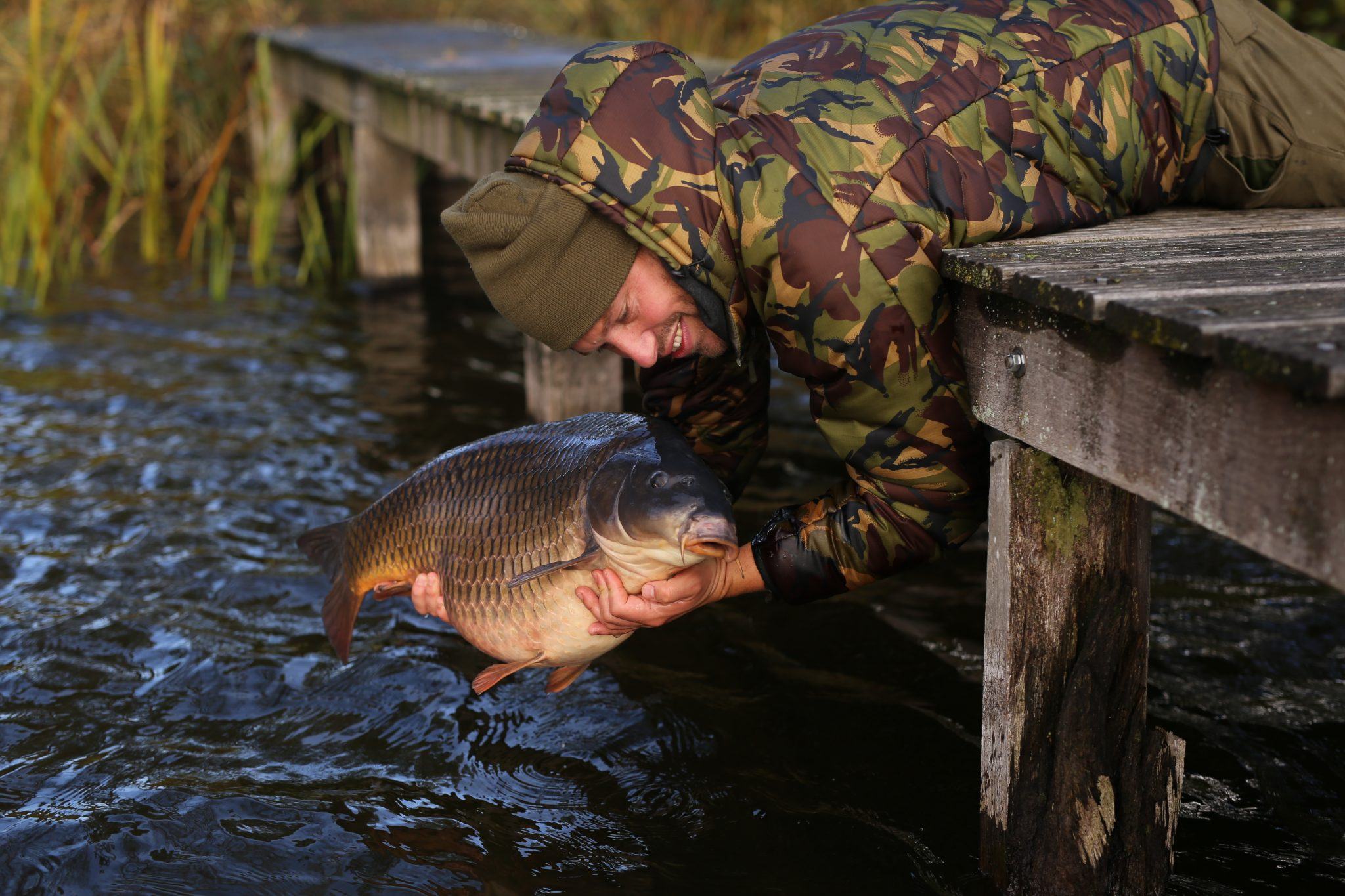 het-inkorten-van-je-onderlijn-maakt-wintervissen-een-stuk-effectiever