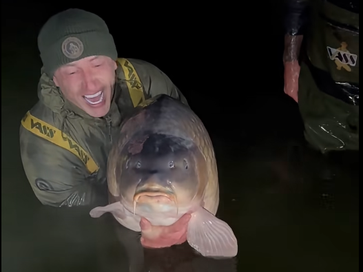 NIEUW WERELDRECORD: Eerste (schub)karper ooit van 50KG+